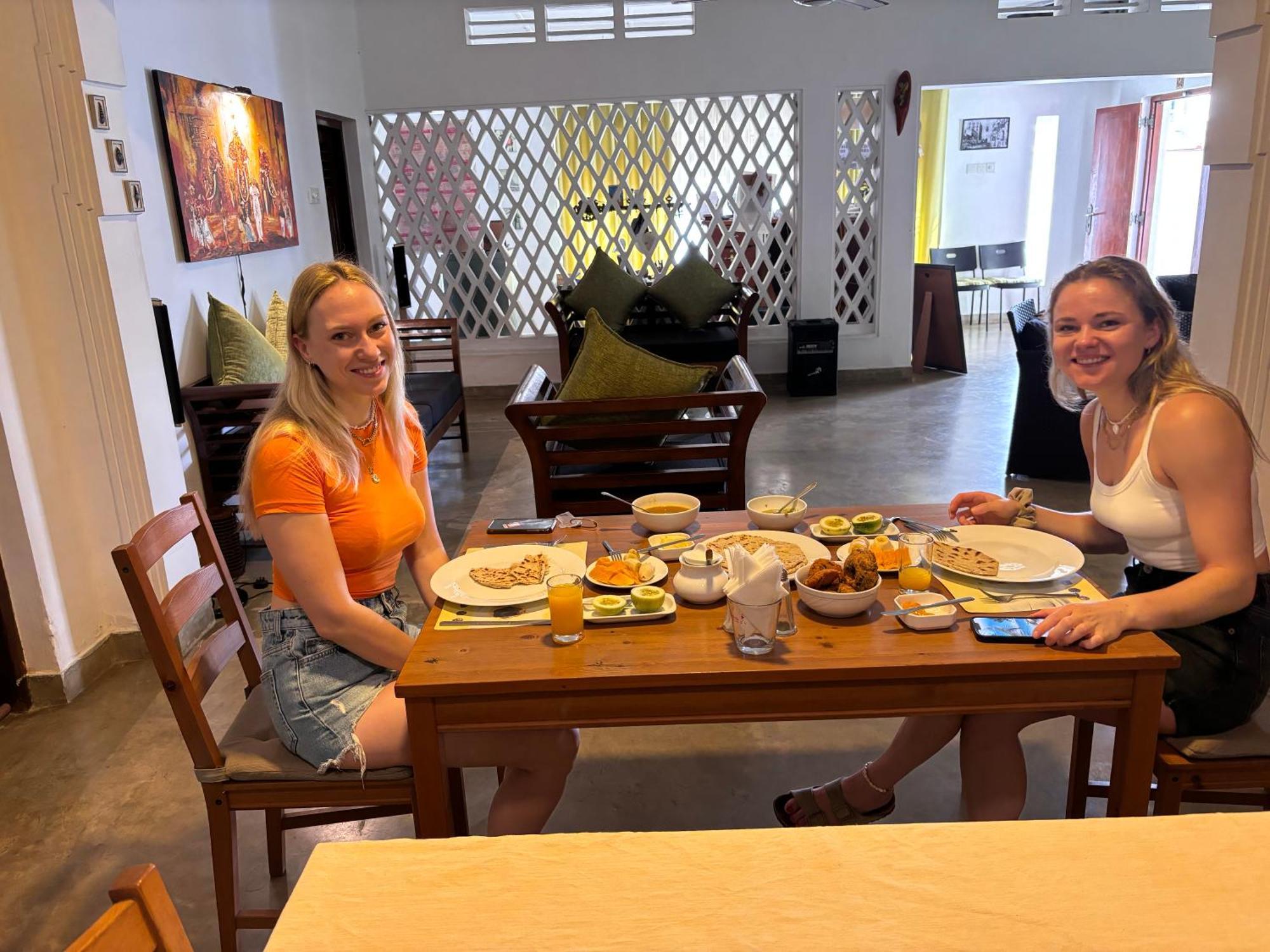 Dions Guest House Negombo Esterno foto