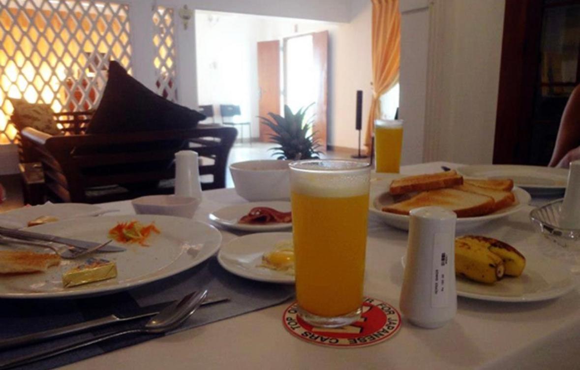 Dions Guest House Negombo Esterno foto