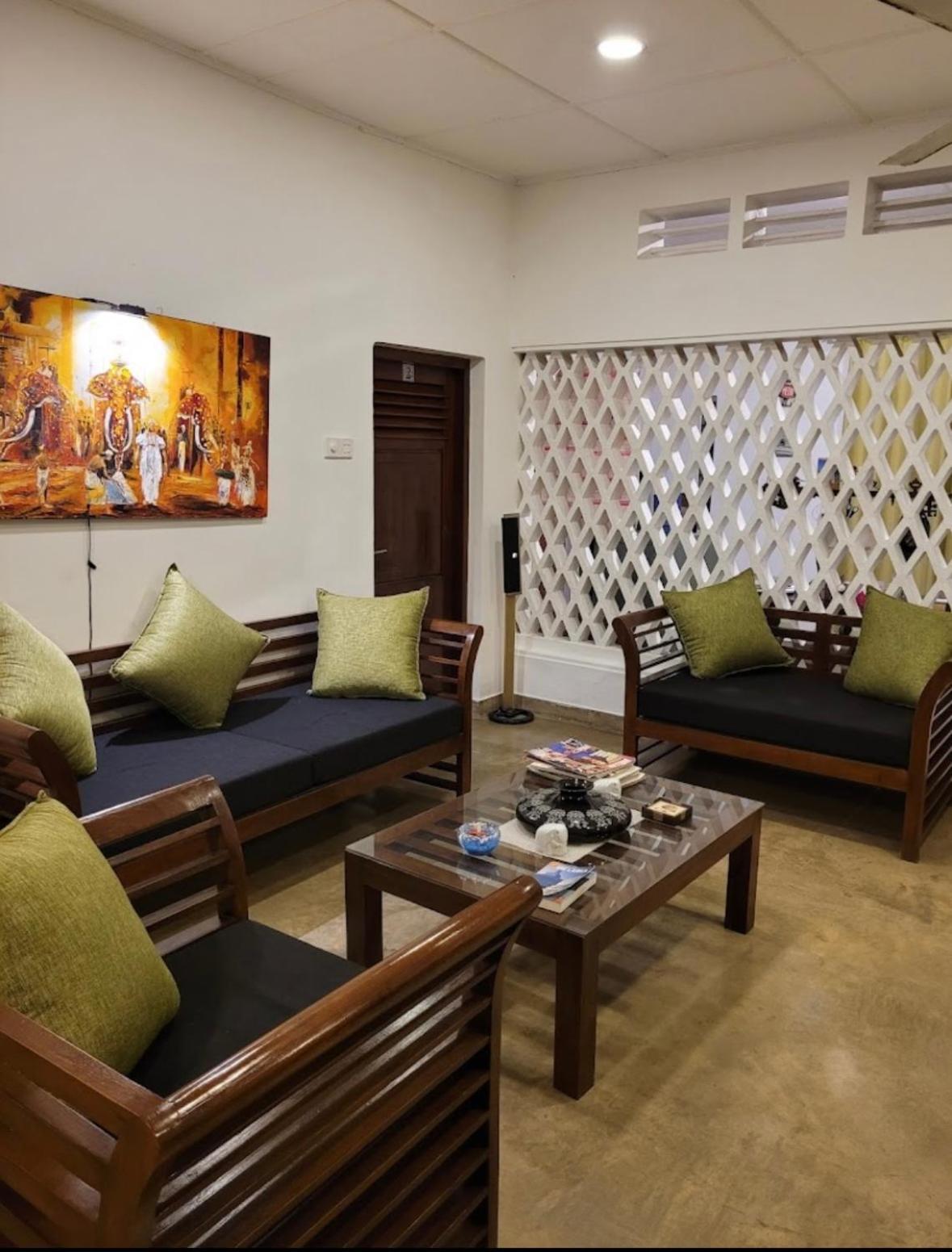Dions Guest House Negombo Esterno foto