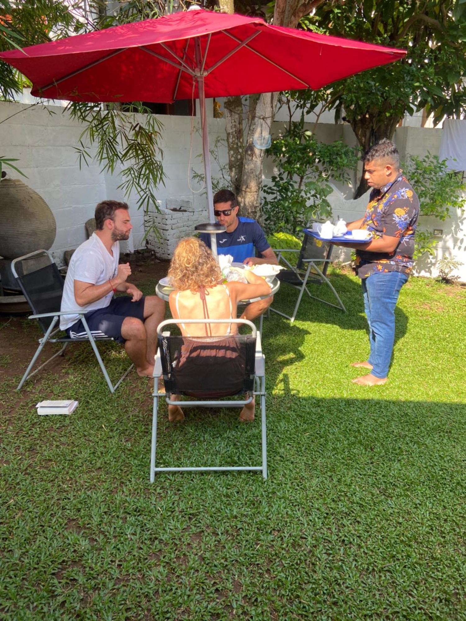 Dions Guest House Negombo Esterno foto
