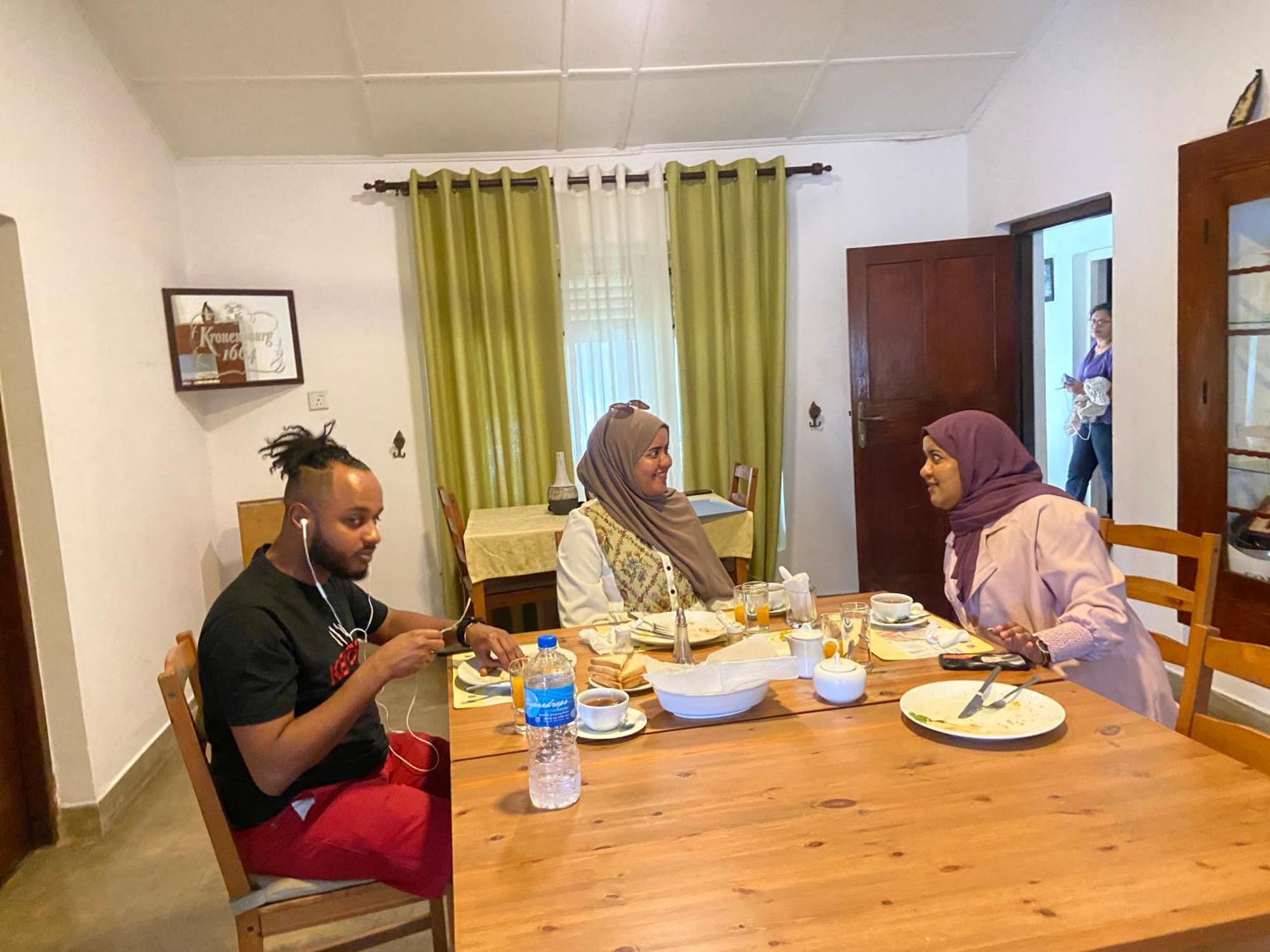Dions Guest House Negombo Esterno foto
