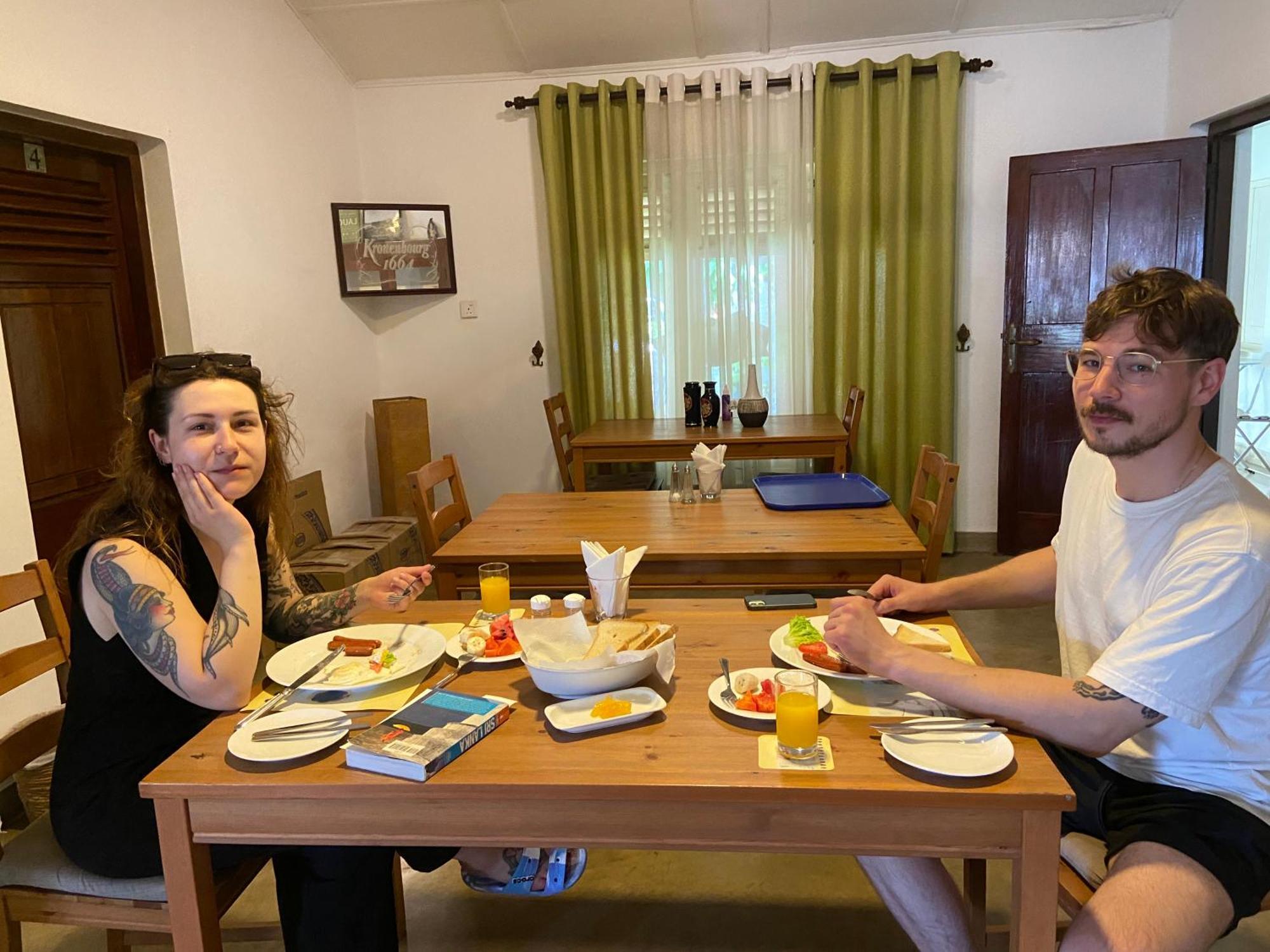 Dions Guest House Negombo Esterno foto