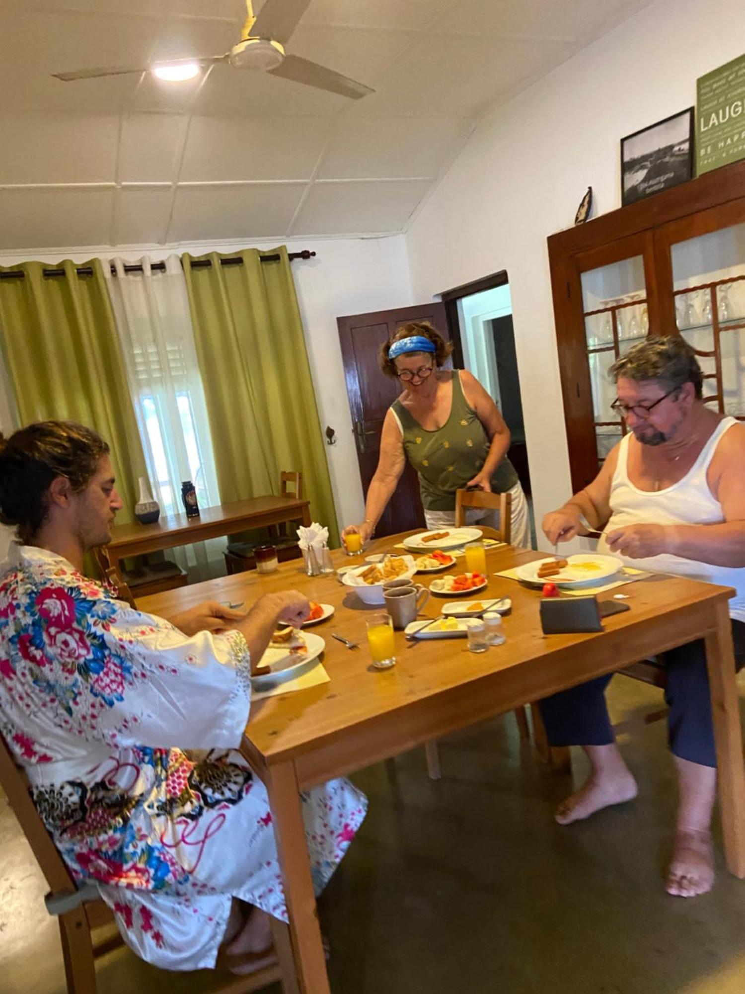 Dions Guest House Negombo Esterno foto