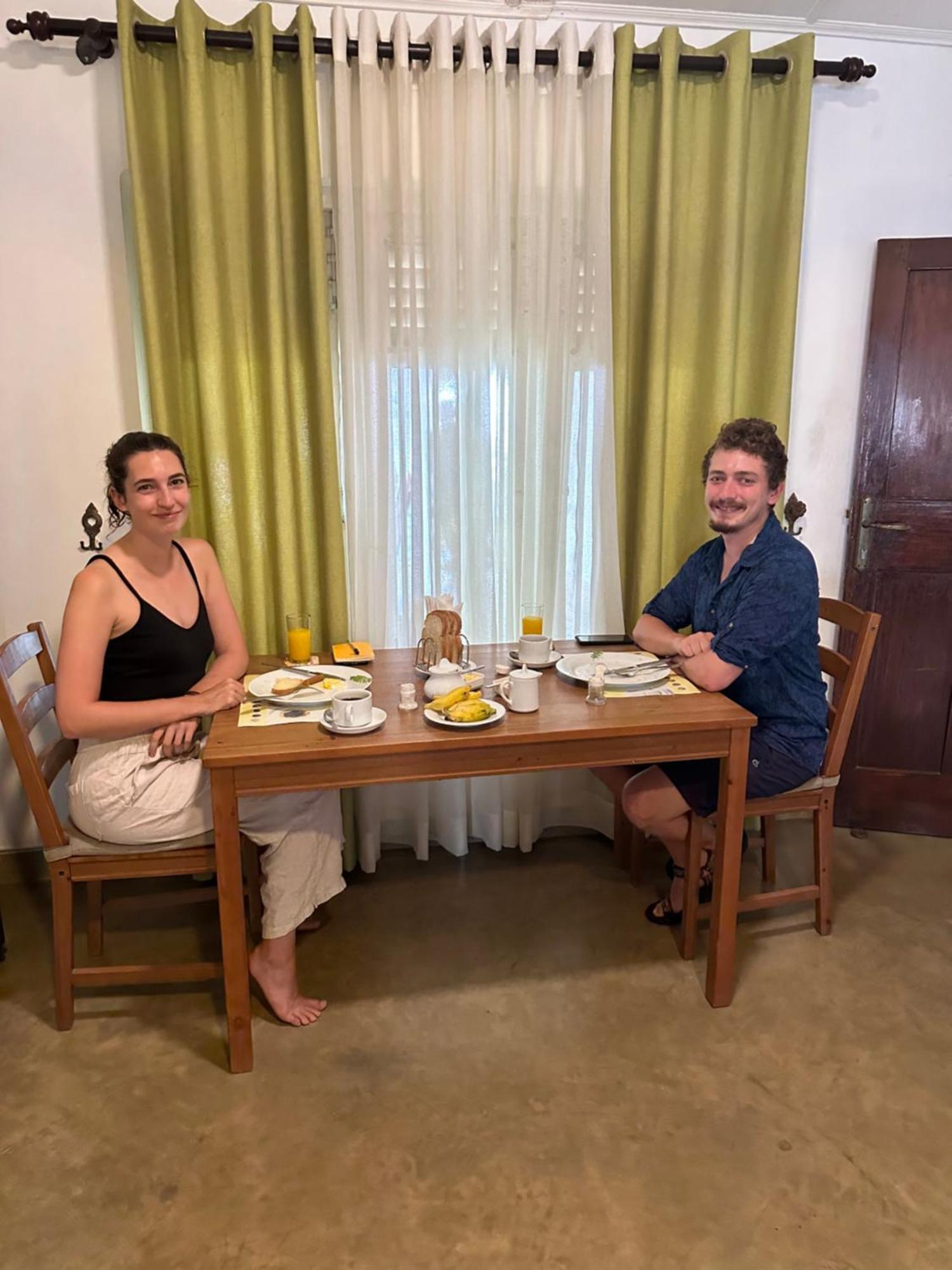 Dions Guest House Negombo Esterno foto